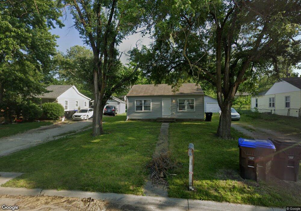 1143 SE Pinecrest Dr, Topeka, KS 66605 - photo 1