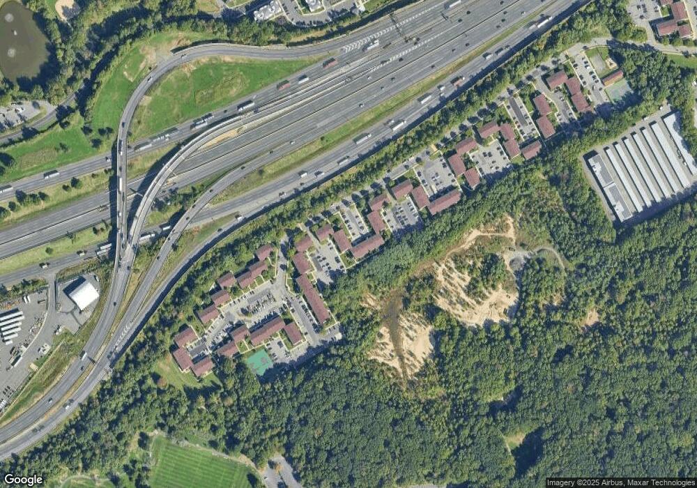 635 Cricket Ln, Woodbridge, NJ 07095 - photo 1