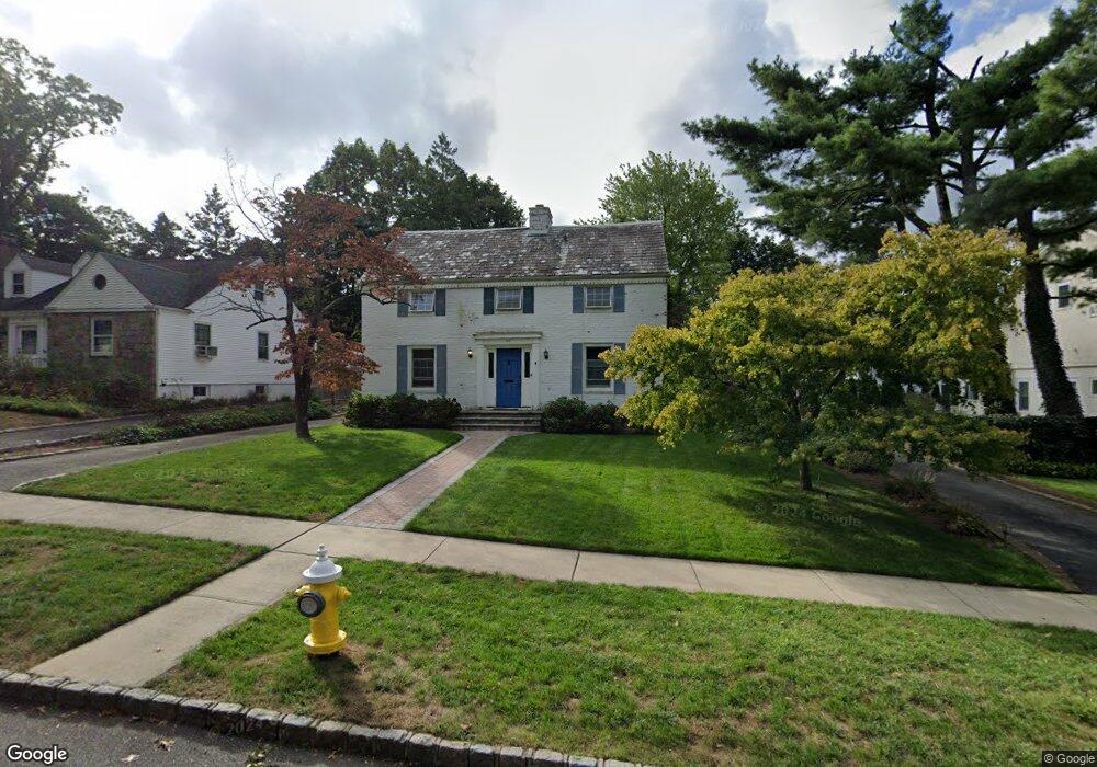 150 Overlook Ave, Great Neck, NY 11021 - photo 1