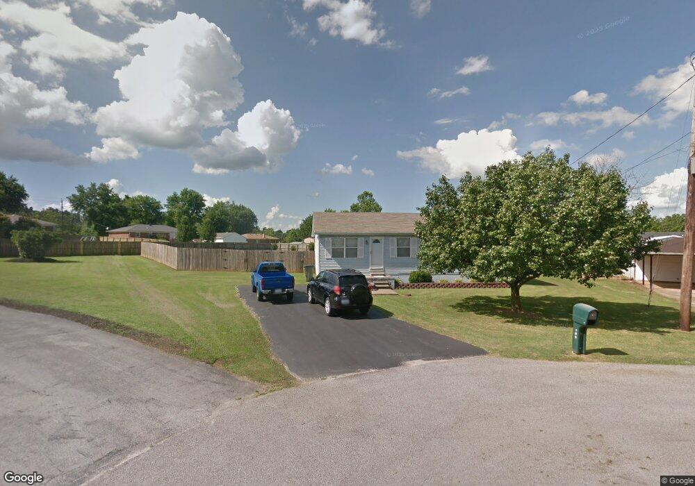 709 Pineridge Dr, Hopkinsville, KY 42240 - photo 1