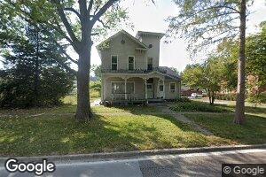 121 5th St, Carrollton, IL 62016
