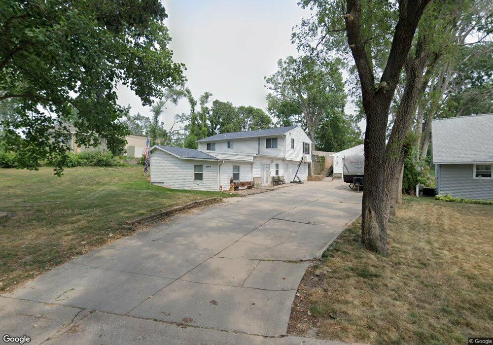 3007 Outlook Dr SW, Cedar Rapids, IA 52404 - photo 1