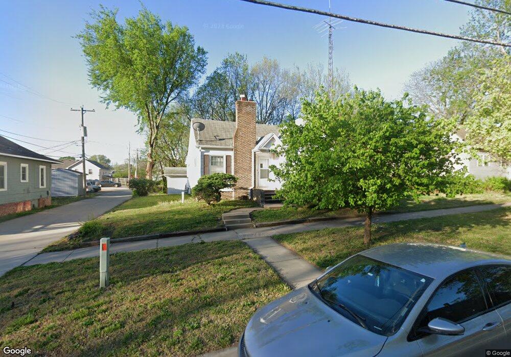 1015 SW 5th St, Topeka, KS 66606 - photo 1