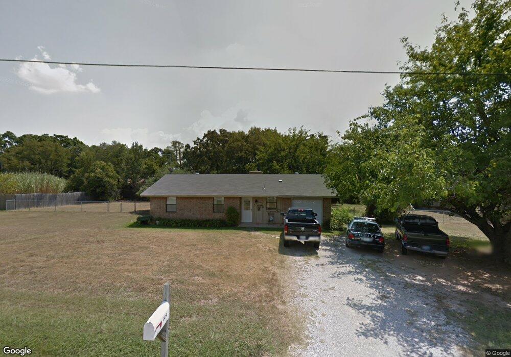 909 Lee Ln, Azle, TX 76020 - photo 1