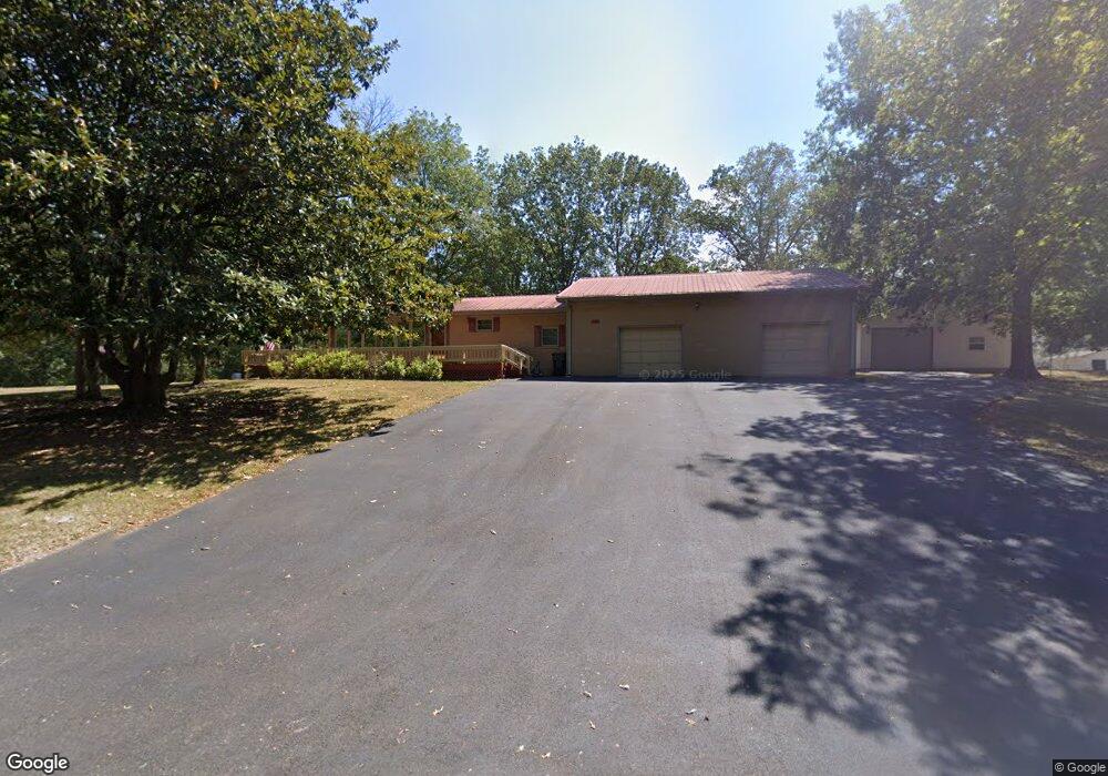 686 Lakeway Dr, Murray, KY 42071 - photo 1