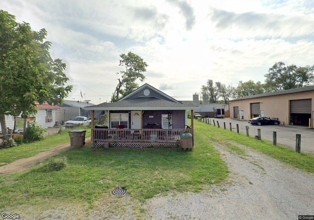 431 Center St, Columbus, IN 47201 - photo 1