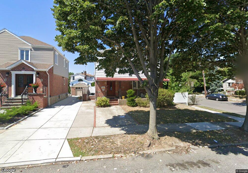 7504 171st St, Fresh Meadows, NY 11366 - photo 1