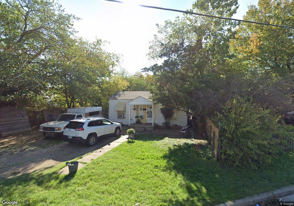 905 Davis St, Grand Prairie, TX 75050 - photo 1