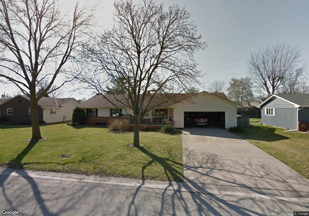 118 Crestwood Dr, Lincoln, IL 62656 - photo 1