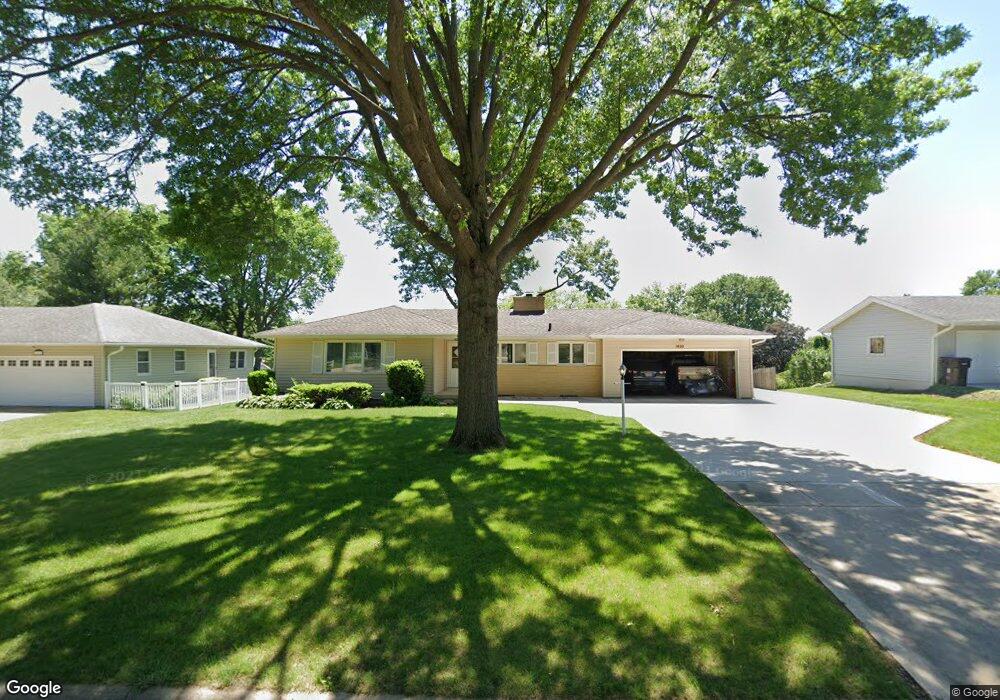 1820 W 3rd St, Cedar Falls, IA 50613 - photo 1