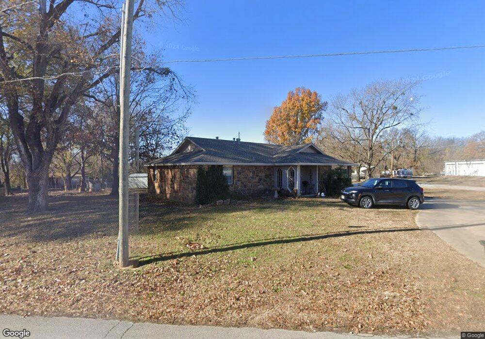 1212 N Kern Ave, Okmulgee, OK 74447 - photo 1