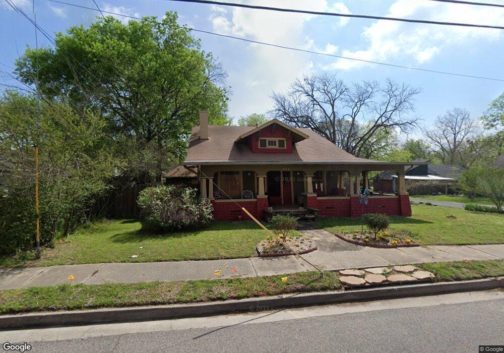 702 Chestnut St, Bonham, TX 75418 - photo 1