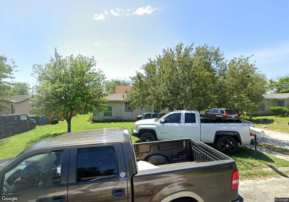 1412 E Corpus Christi St, Beeville, TX 78102 - photo 1