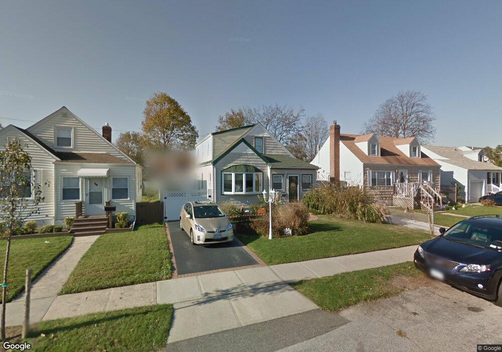 109 Deauville Pkwy, Lindenhurst, NY 11757 - photo 1