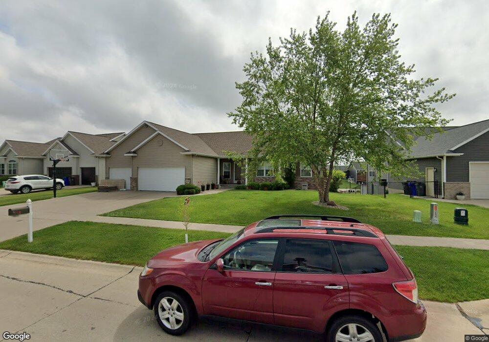2419 Radcliffe Dr SW, Cedar Rapids, IA 52404 - photo 1