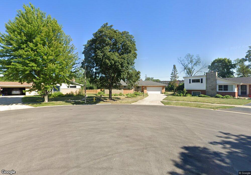 348 E Huntington Ln, Elmhurst, IL 60126 - photo 1