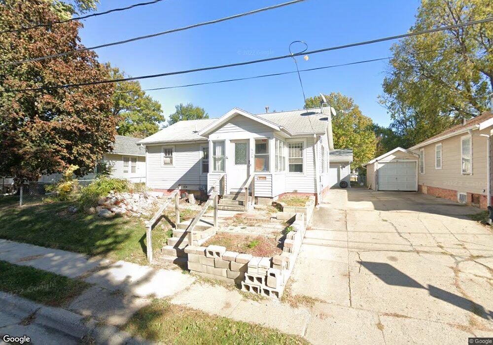 606 E 7 1/2 St N, Newton, IA 50208 - photo 1