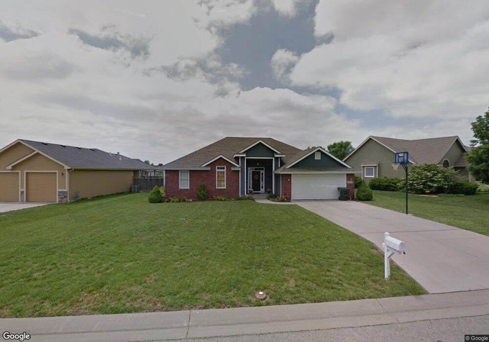 2725 SW Windermere Dr, Topeka, KS 66614 - photo 1