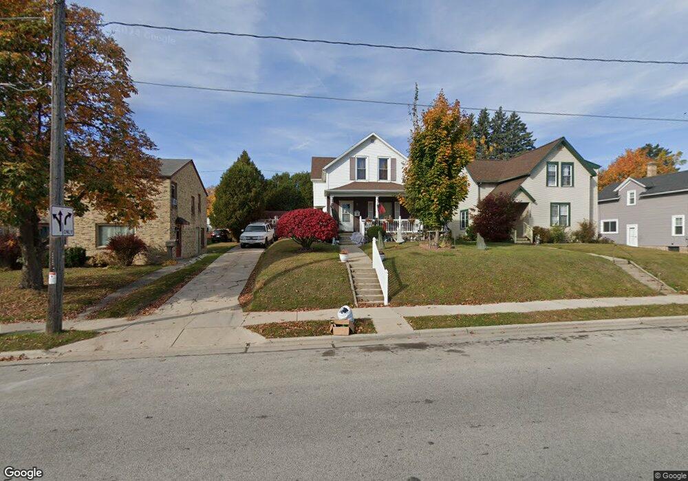 1128 N 8th St, Manitowoc, WI 54220 - photo 1