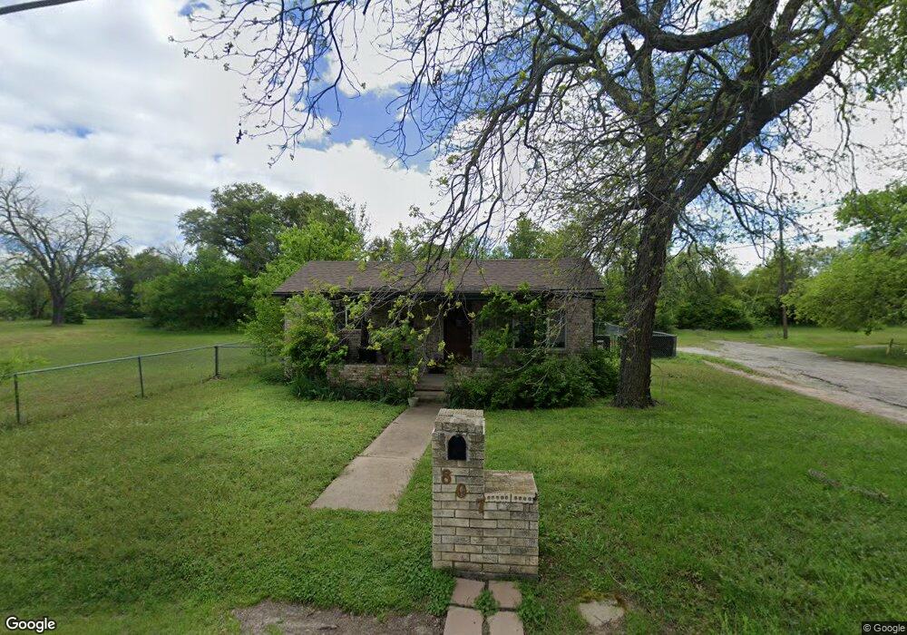 807 W Oak St, Weatherford, TX 76086 - photo 1