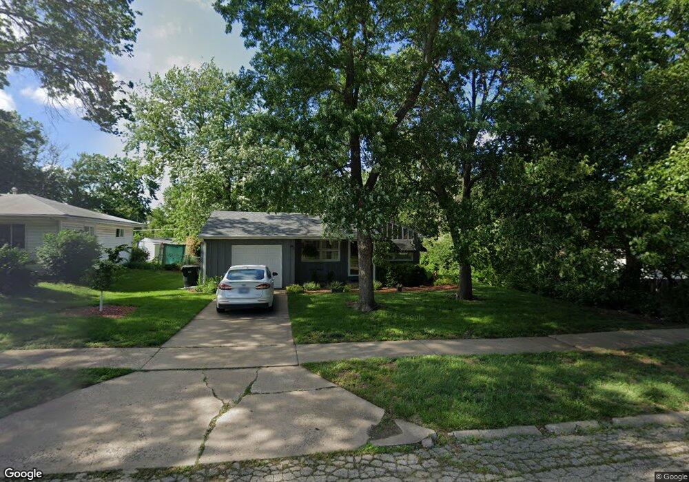 1104 SW 32nd St, Topeka, KS 66611 - photo 1