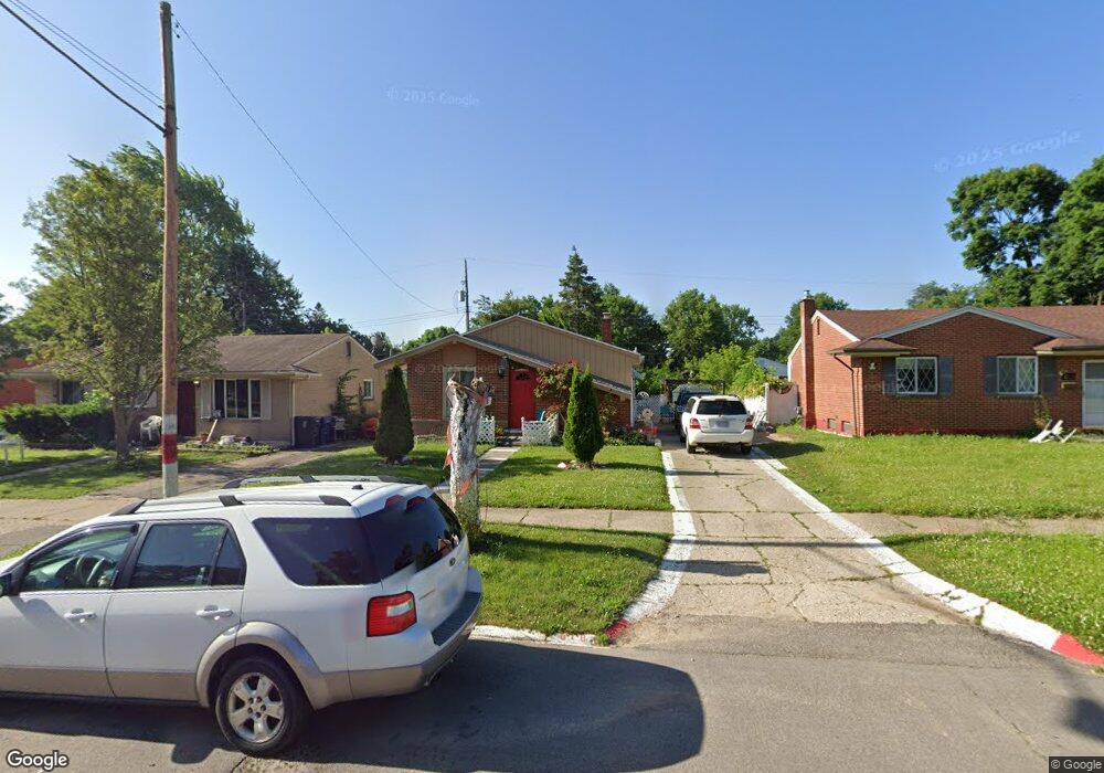 818 Lochhead Ave, Flint, MI 48507 - photo 1