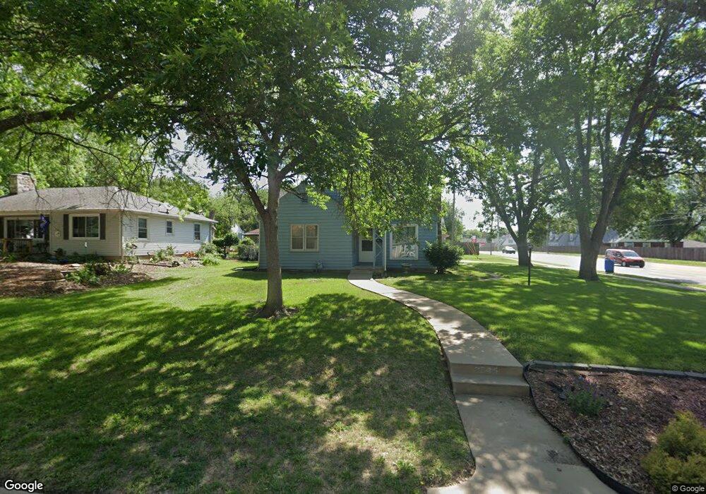 2044 SW Collins Ave, Topeka, KS 66604 - photo 1