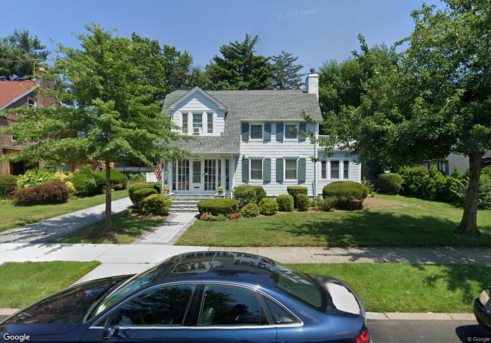 8881 195th St, Hollis, NY 11423 - photo 1