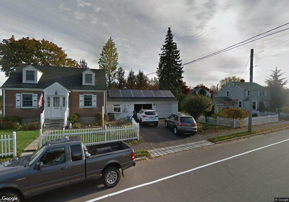 305 Oldfield Rd, Fairfield, CT 06824 - photo 1