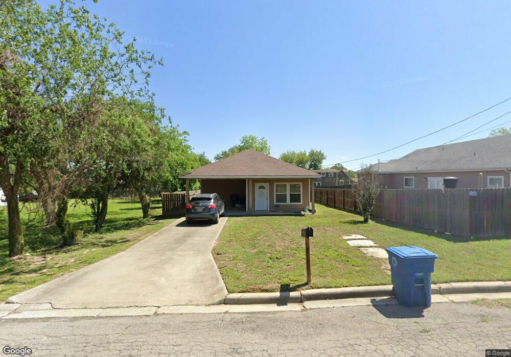 506 N Berry St, Beeville, TX 78102 - photo 1