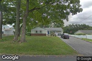 5 Clovebrook Rd, Valhalla, NY 10595