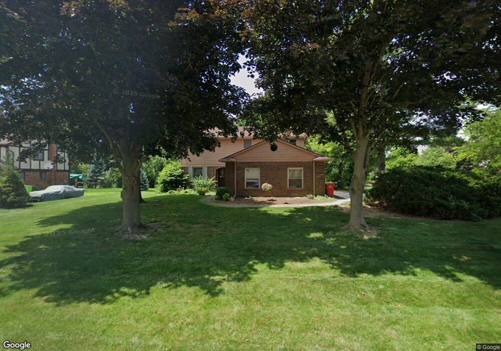 2216 Hidden Lake Dr, West Bloomfield, MI 48324 - photo 1