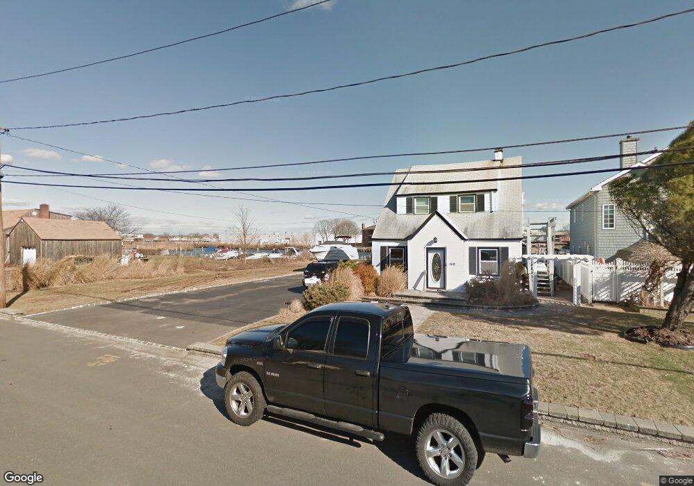 168 W Lake Dr, Lindenhurst, NY 11757 - photo 1