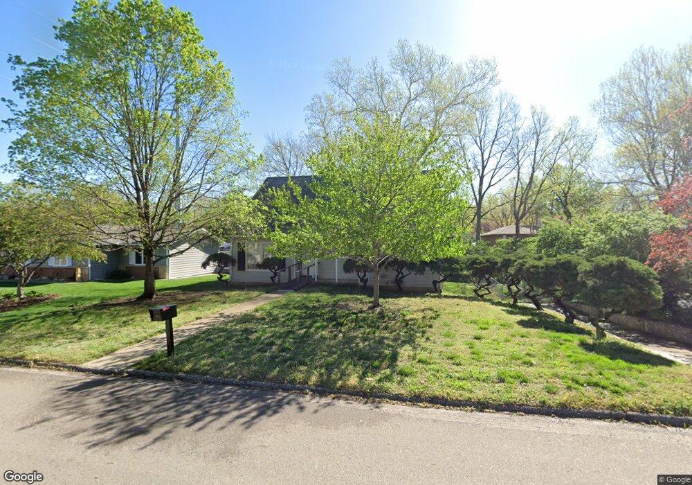 610 SW Crest Dr, Topeka, KS 66606 - photo 1