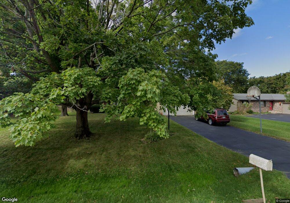 302 Rustic Ln, Algonquin, IL 60102 - photo 1