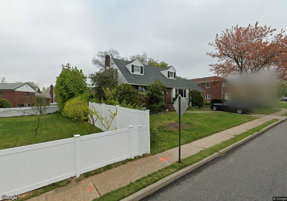 111 Haypath Rd, Plainview, NY 11803 - photo 1