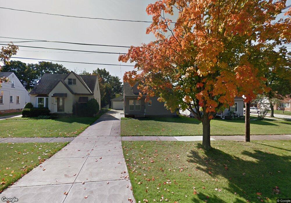 17304 Mccracken Rd, Maple Heights, OH 44137 - photo 1