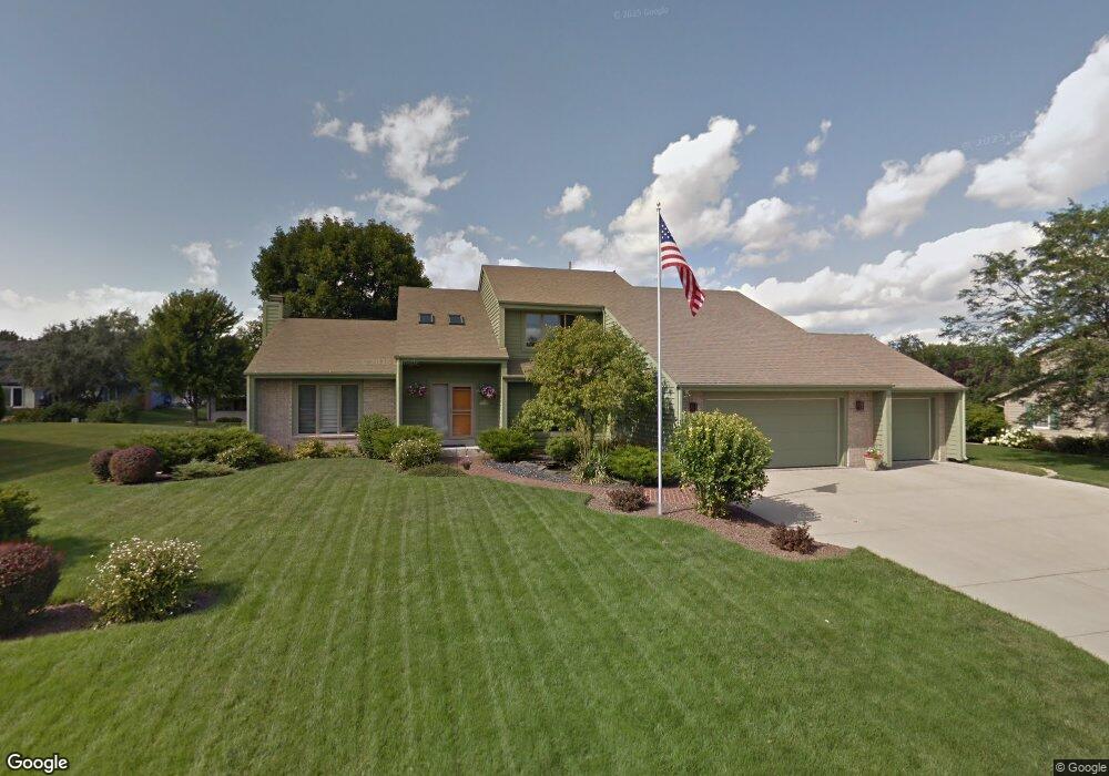 N77W15938 Settlers Ct, Menomonee Falls, WI 53051 - photo 1