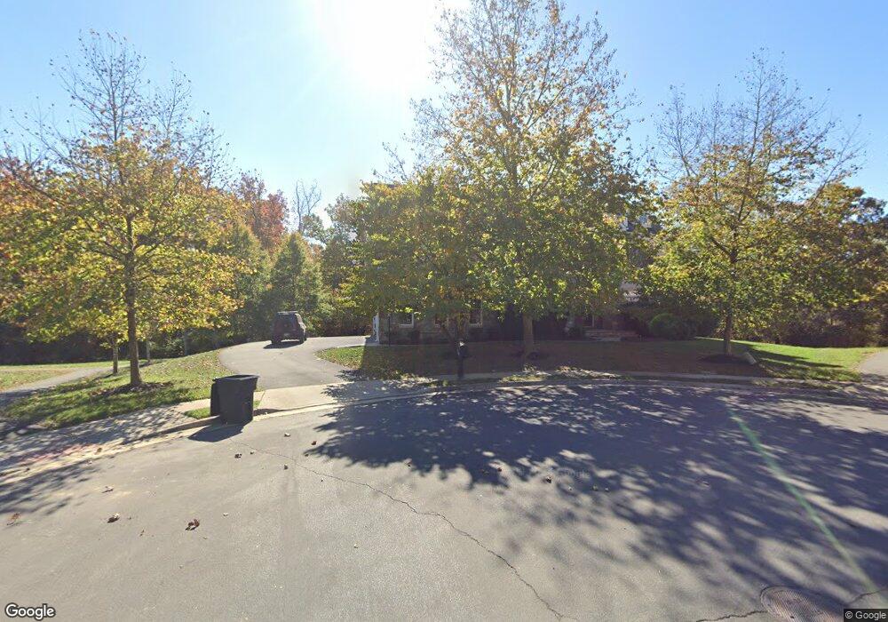 25729 Summerbank Ct, Chantilly, VA 20152 - photo 1