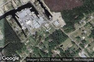 28 Hooker Rd, Wanchese, NC 27981