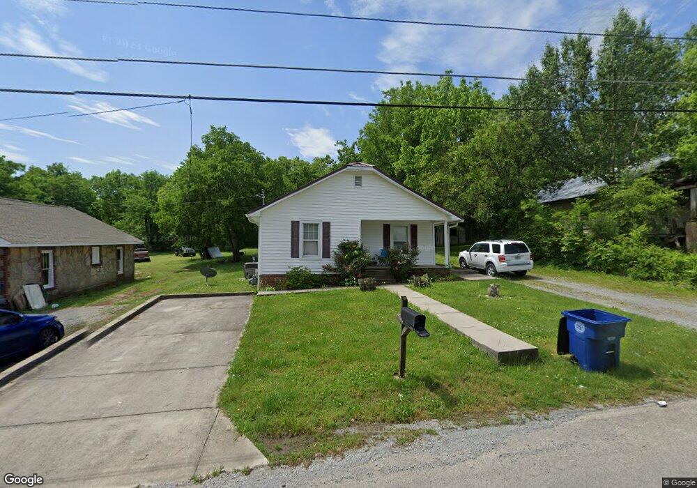 516 Sandusky St, Shelbyville, TN 37160 - photo 1