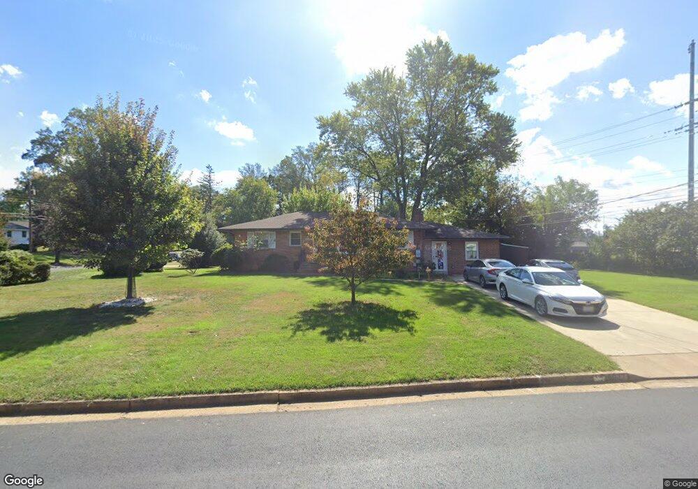 9227 Dellwood Dr, Vienna, VA 22180 - photo 1