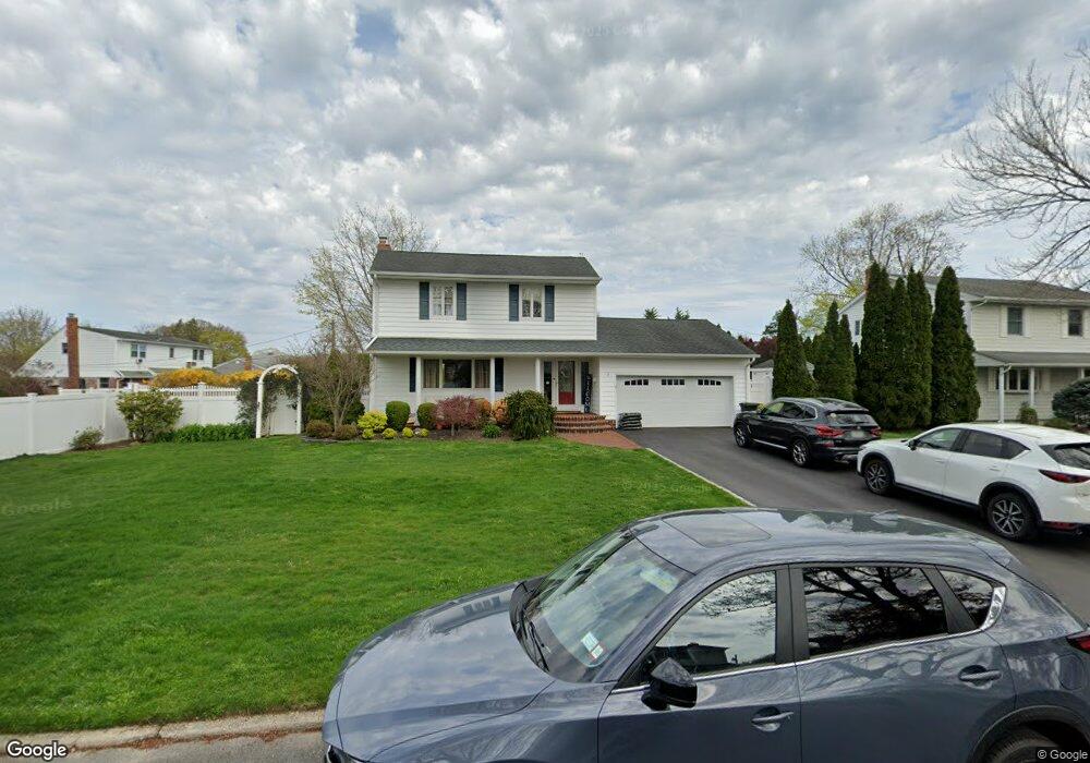 3 Arden Ln, ComMacK, NY 11725 - photo 1