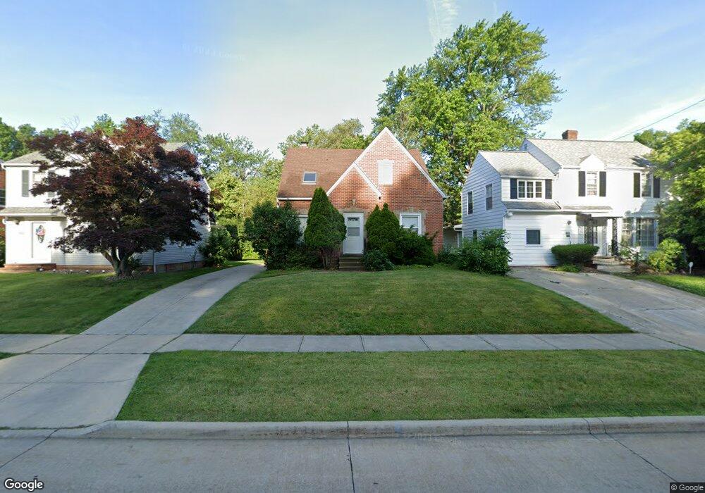 1940 Beverly Hills Dr, Euclid, OH 44117 - photo 1