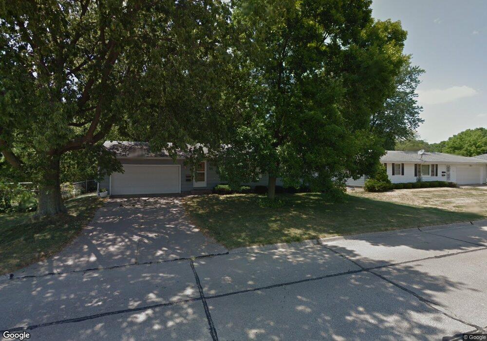 657 36th St SE, Cedar Rapids, IA 52403 - photo 1