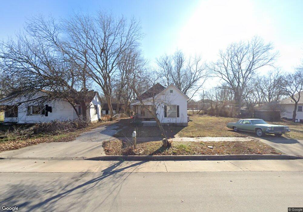 2010 Appleton Ave, Parsons, KS 67357 - photo 1