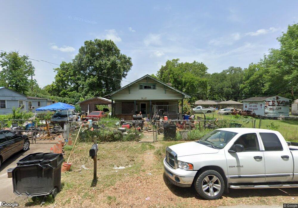 948 Saint Clair St, Houston, TX 77088 - photo 1