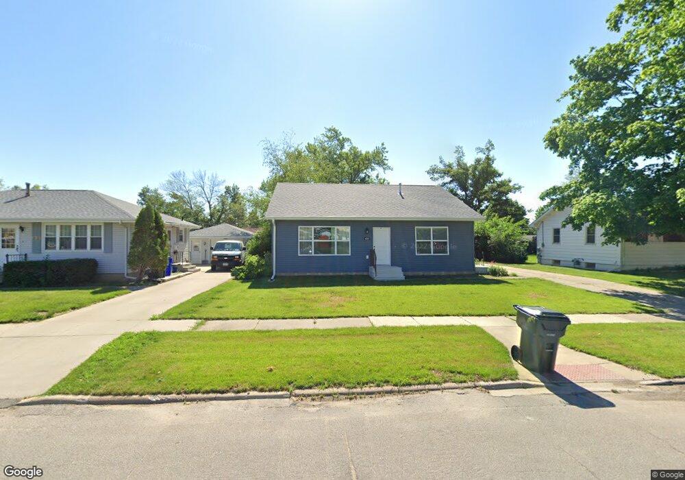 631 27th St NW, Cedar Rapids, IA 52405 - photo 1