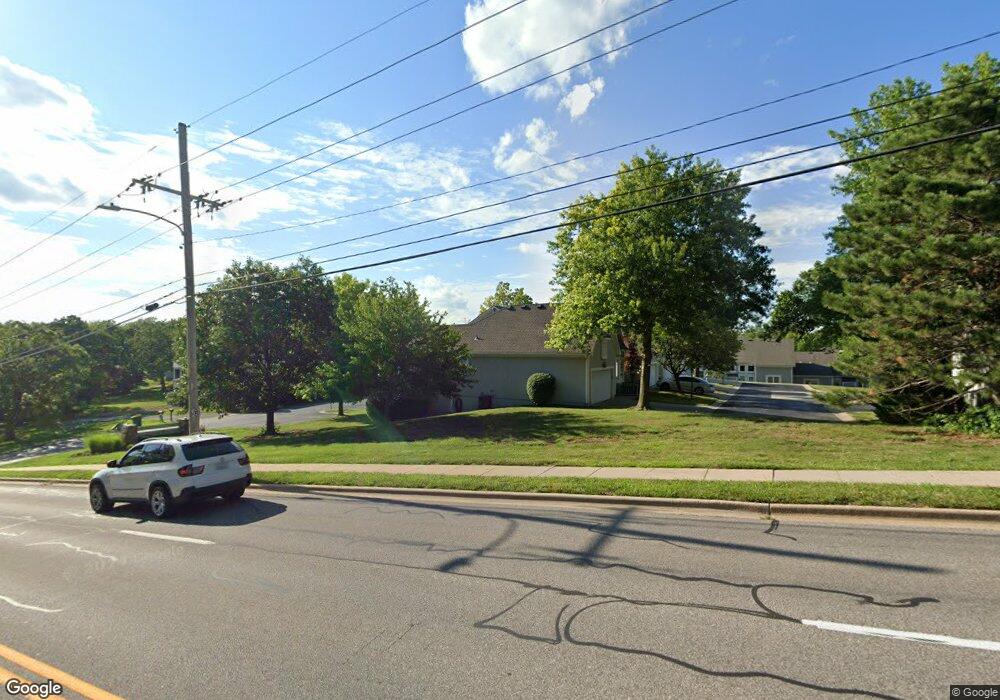 5856 Park Cir, Shawnee, KS 66216 - photo 1