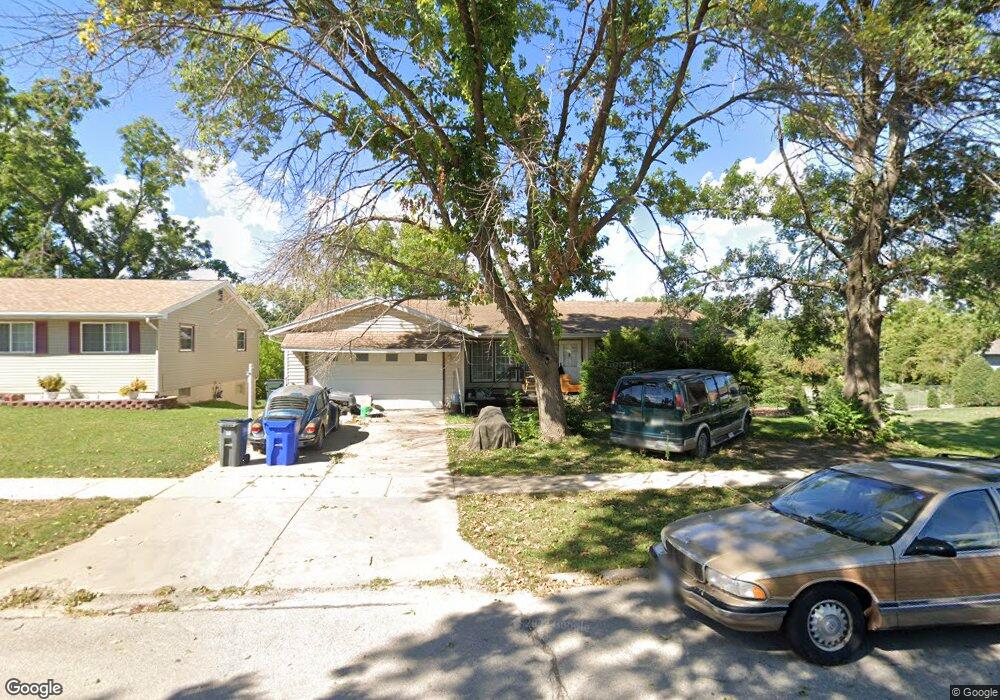 1091 Juniper Dr SW, Cedar Rapids, IA 52404 - photo 1